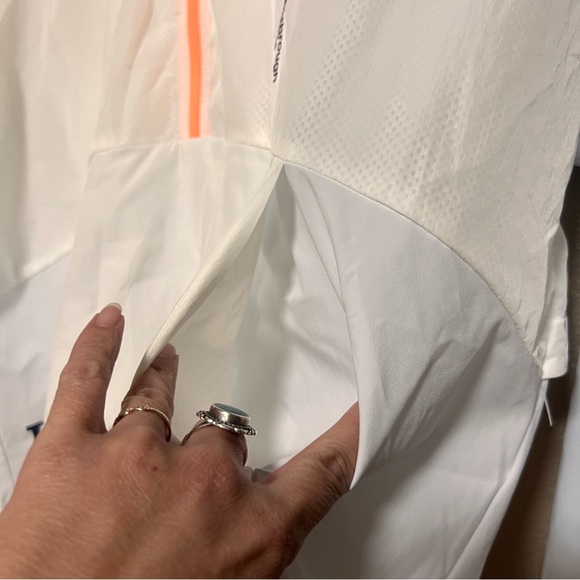 NWT Under Armour Women's UA Woven Graphic Rain Activewear Jacket - Picture 4 of 9